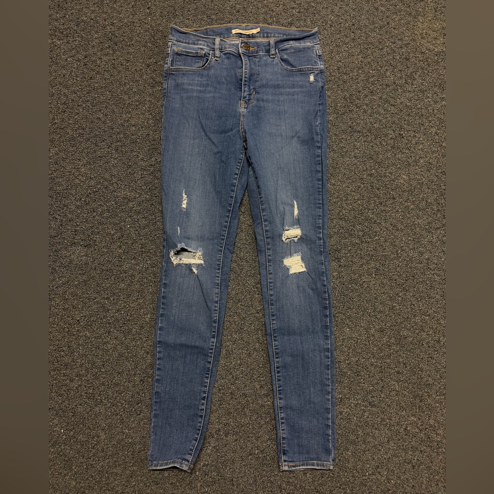 Levi's Women's Skinny Jeans in Distressed Blue